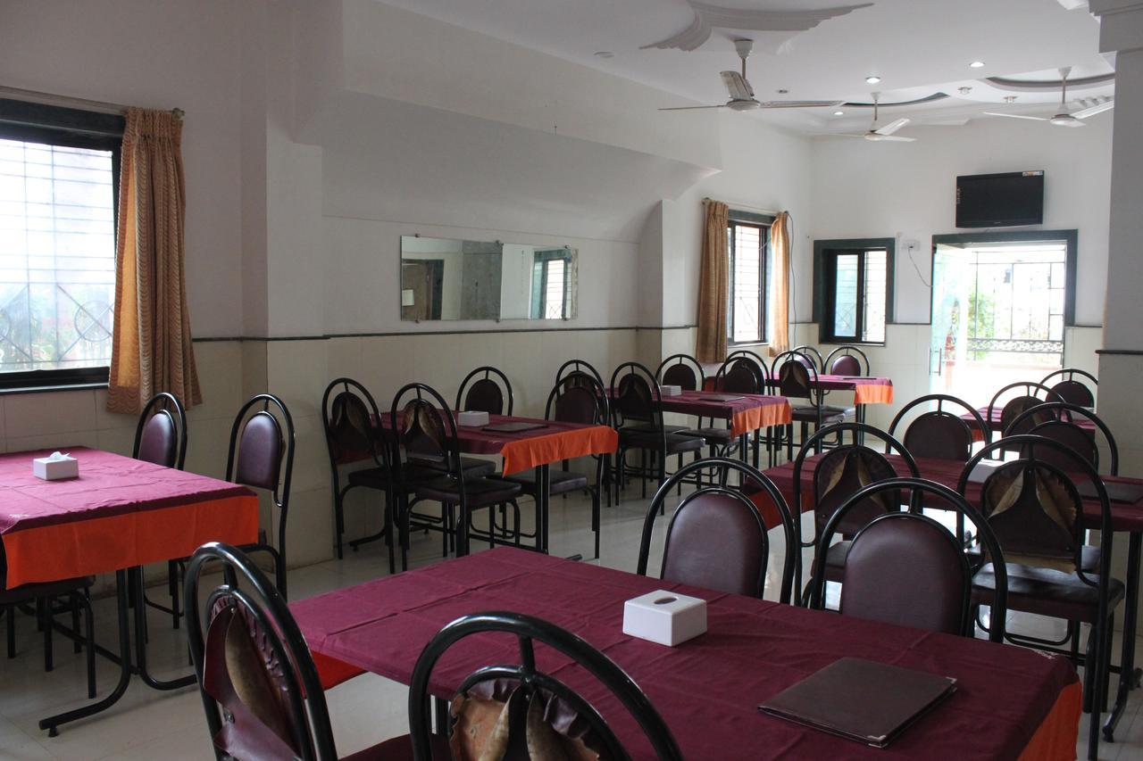Hotel Jeet Paradise Phaltan المظهر الخارجي الصورة
